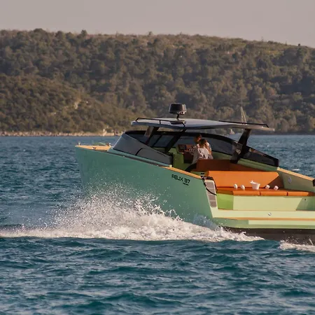 Condor Yachting Boat 船屋 *