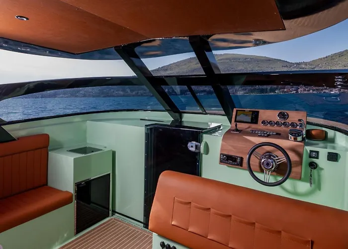 Condor Yachting Boat 船屋 *