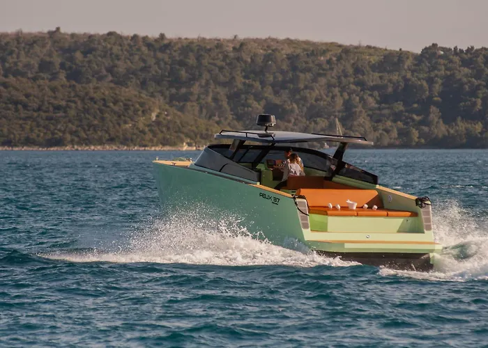 Condor Yachting Boat Botel *